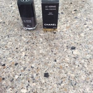 Nail colour Chanel